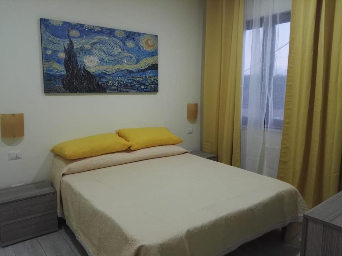 Casa Miriam Apartment Mondragone Bagian luar foto